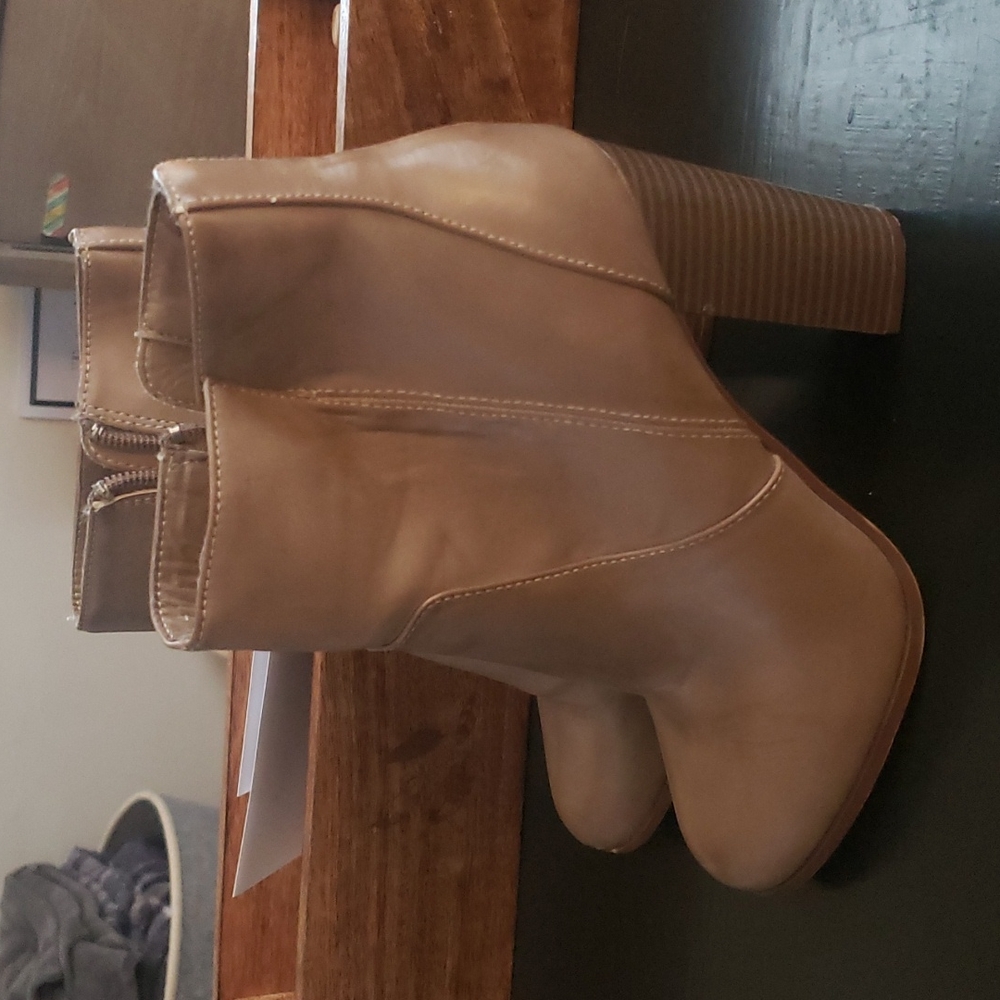 π¦ DONATED!π¦ Tan Fashion Ankle Boots - Picture 2 of 3